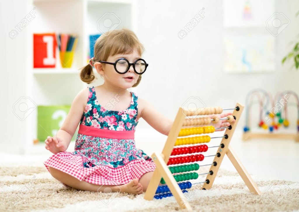 33483477-child-kid-weared-glasses-playing-with-abacus-toy-indoor-Stock-Photo-1024x729.jpg