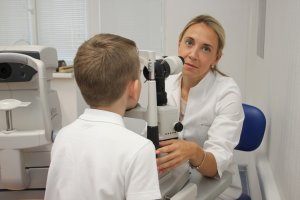 Записаться на прием к детскому офтальмологу