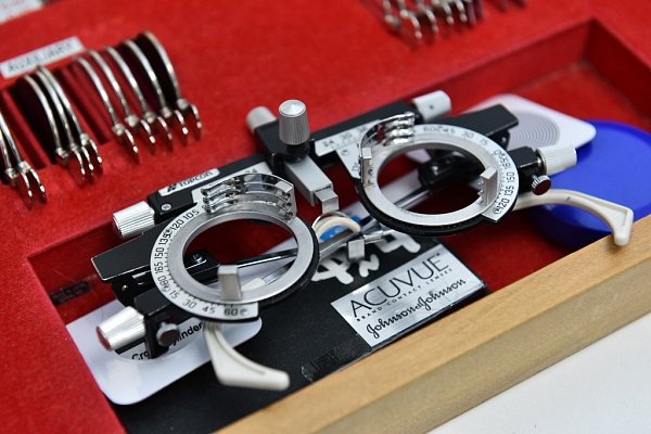 Коррекция близорукости контактными линзами в офтальмологии в Екатеринбурге