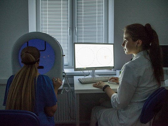Почему необходимо регулярно проходить полную диагностику зрения?