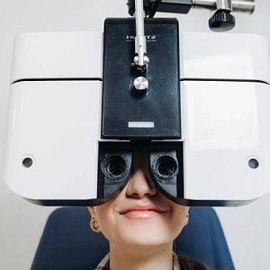 Почему необходимо регулярно проходить полную диагностику зрения?